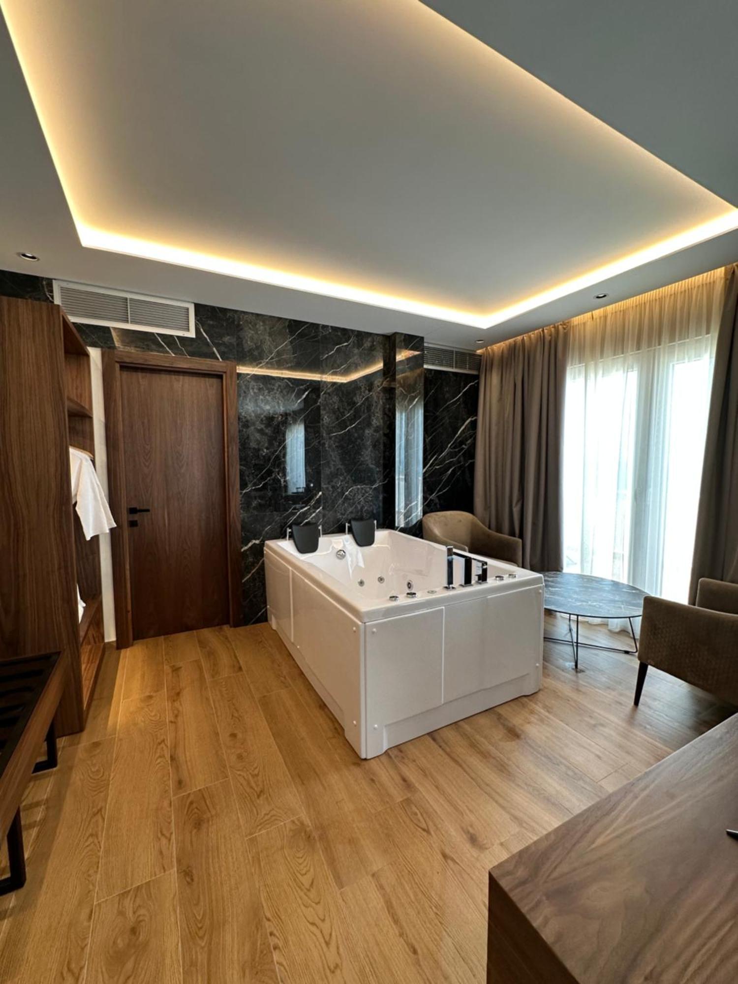 Suite with Hot Tub